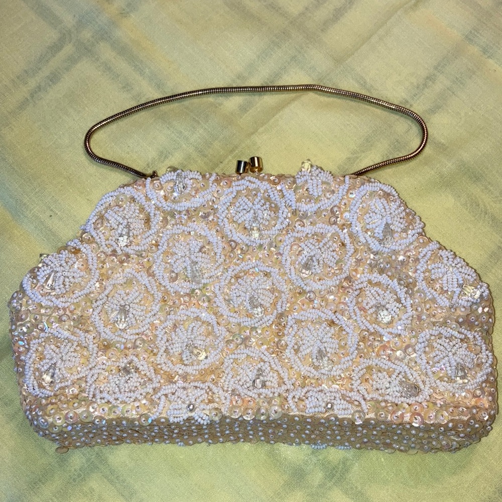 Vtg. BRITISH HONG KONG evening bag, 9 x 5 1/2 x 1 1/2” beaded white $58